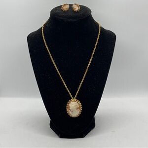 Left Facing Cameo by Ronci 12K Gold Filled Brooch Pendant And Screw Earrings
